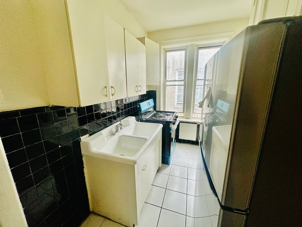 201 East 51st Street - Photo 1
