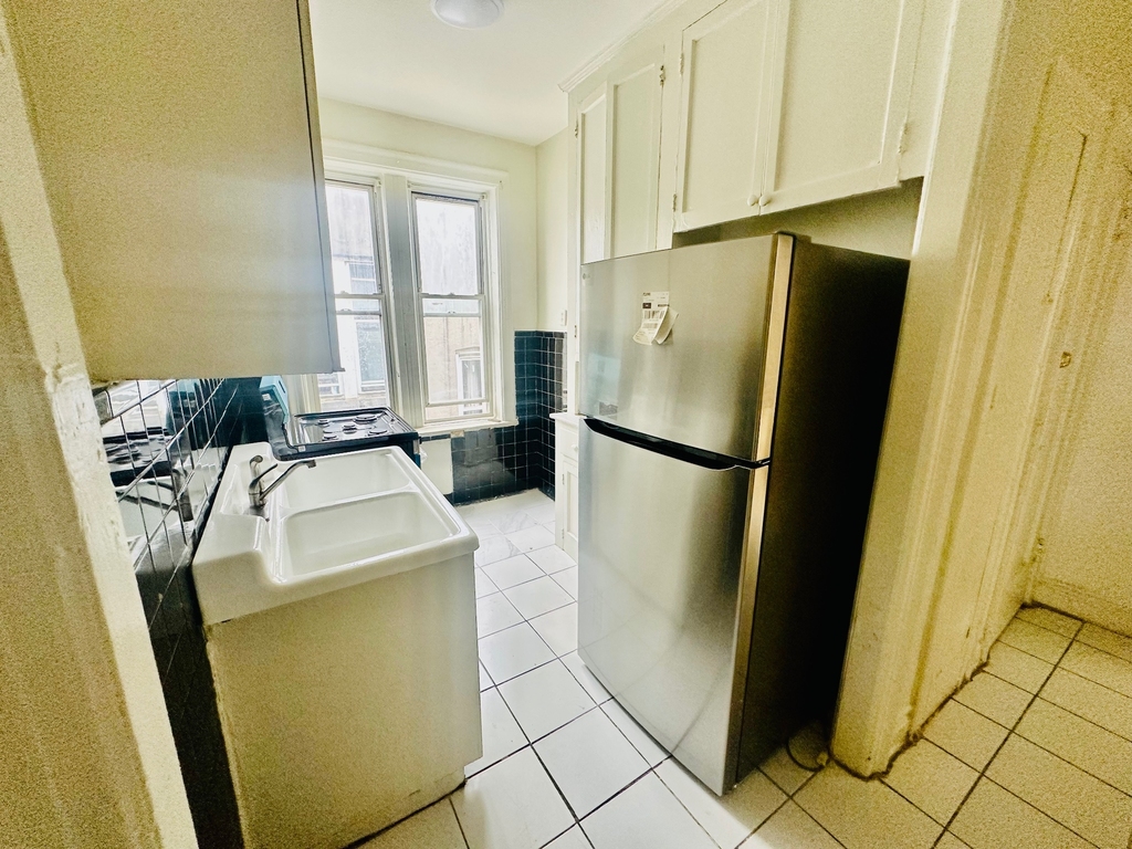 201 East 51st Street - Photo 2