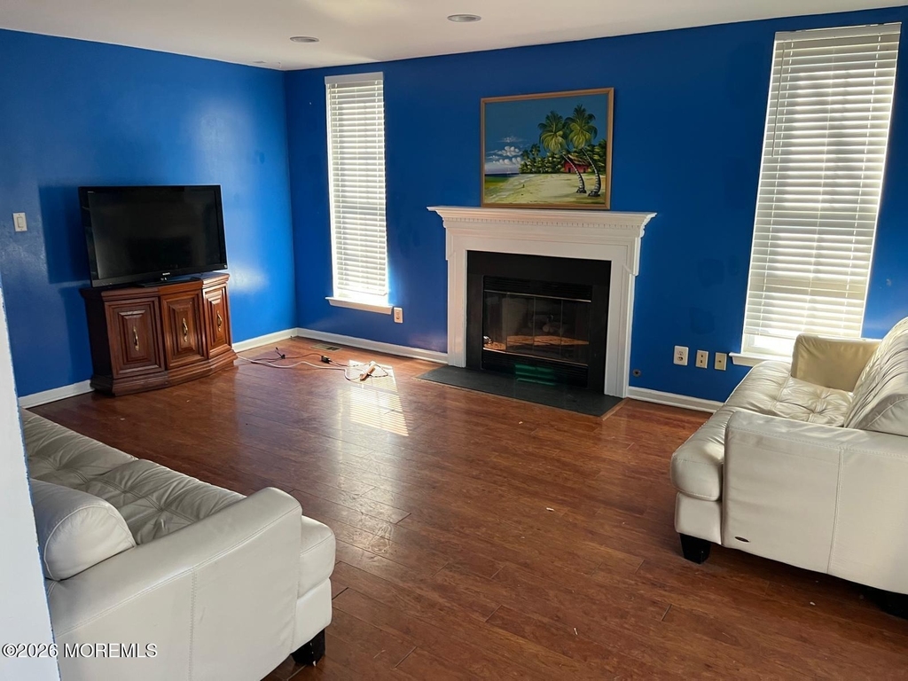 407 Hollywood Avenue - Photo 2
