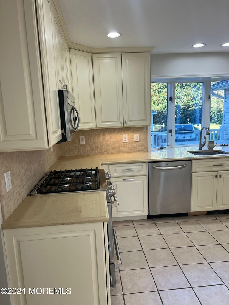 1578 N Bay Avenue - Photo 24