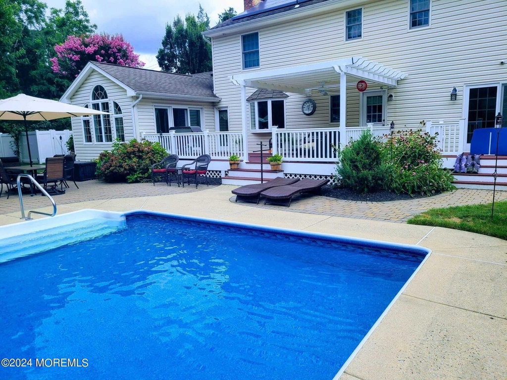 1578 N Bay Avenue - Photo 0