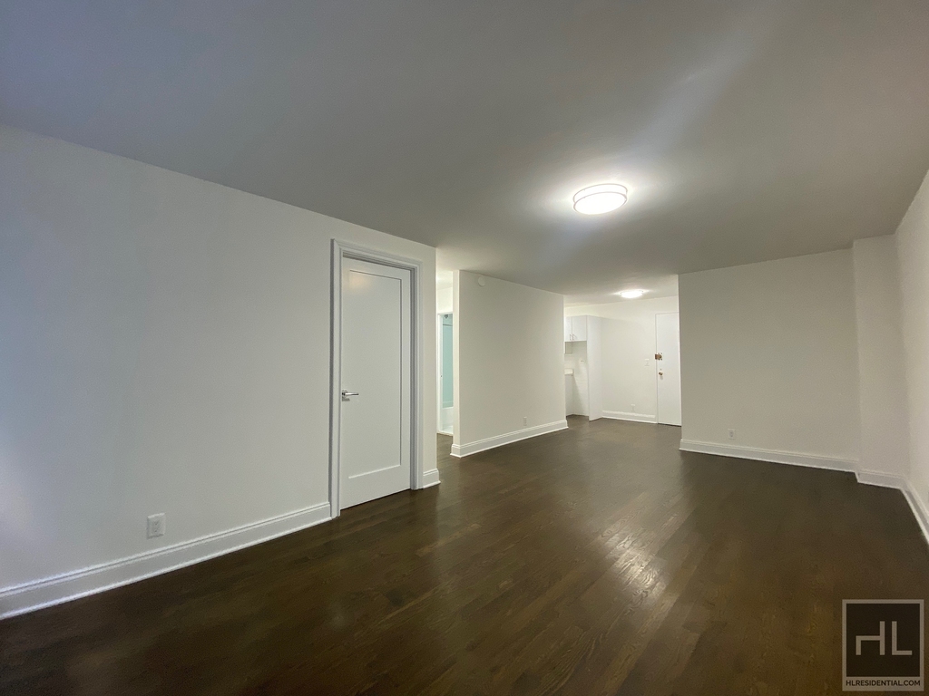 East 56 Street - Photo 0