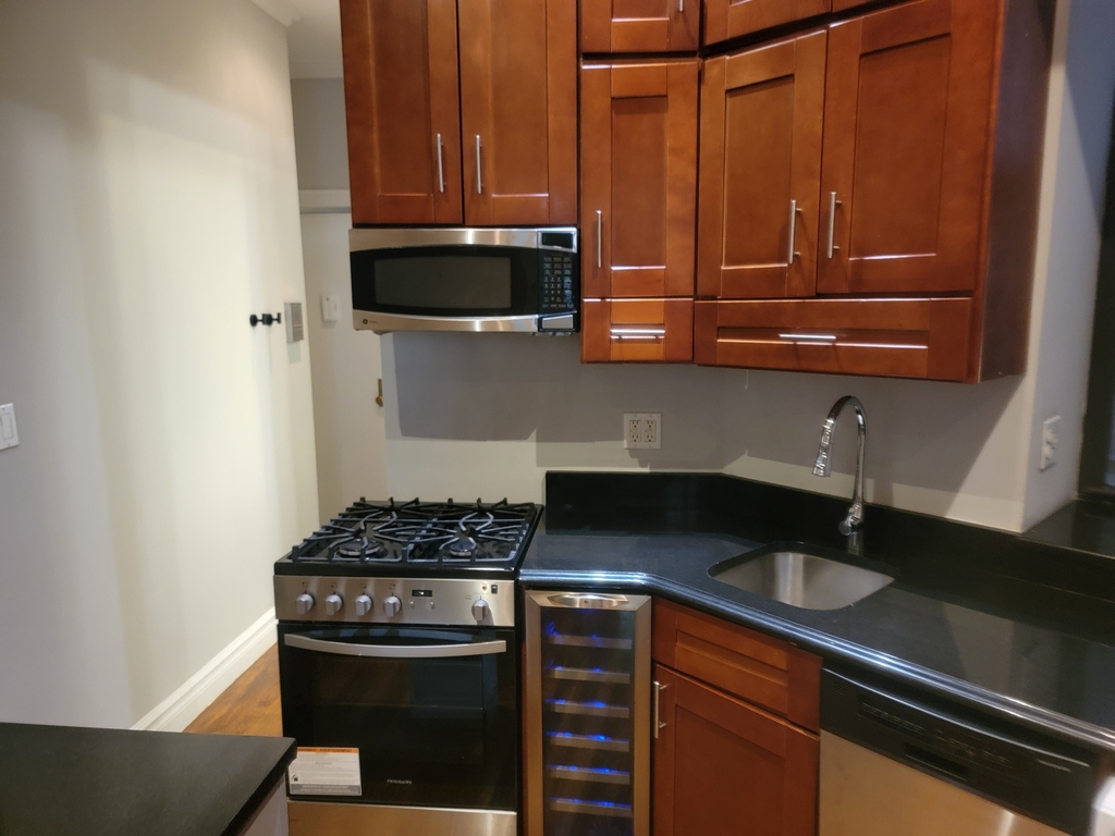 250 Mott Street - Photo 3