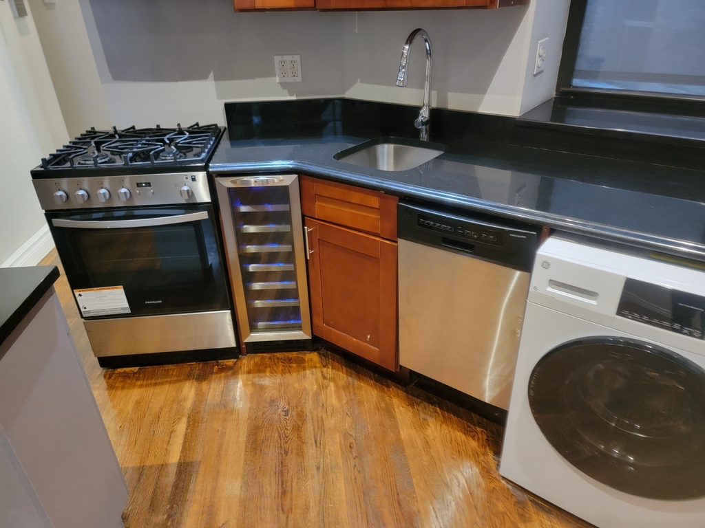250 Mott Street - Photo 2