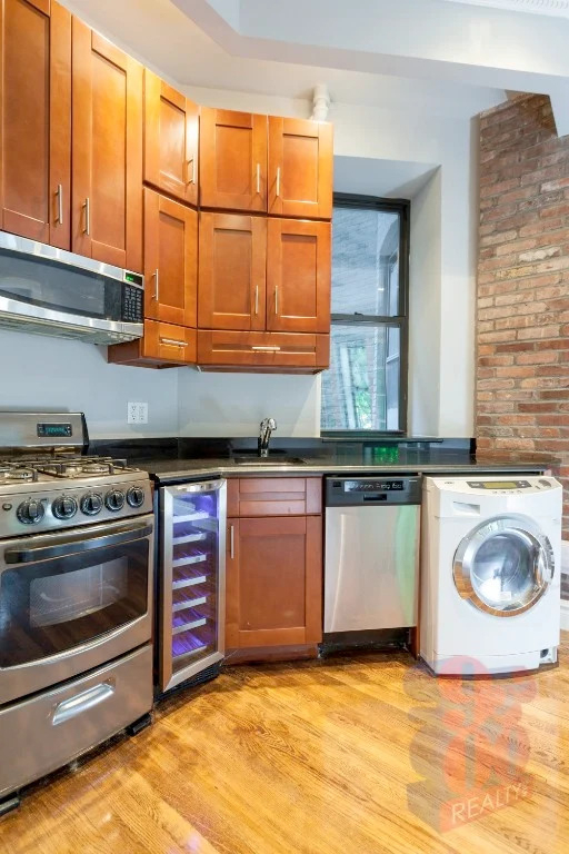 250 Mott Street - Photo 0