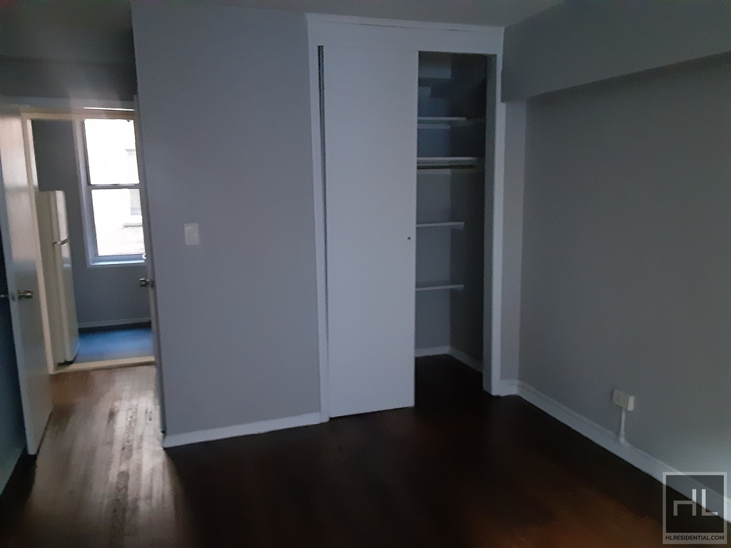 East 58 Street - Photo 2