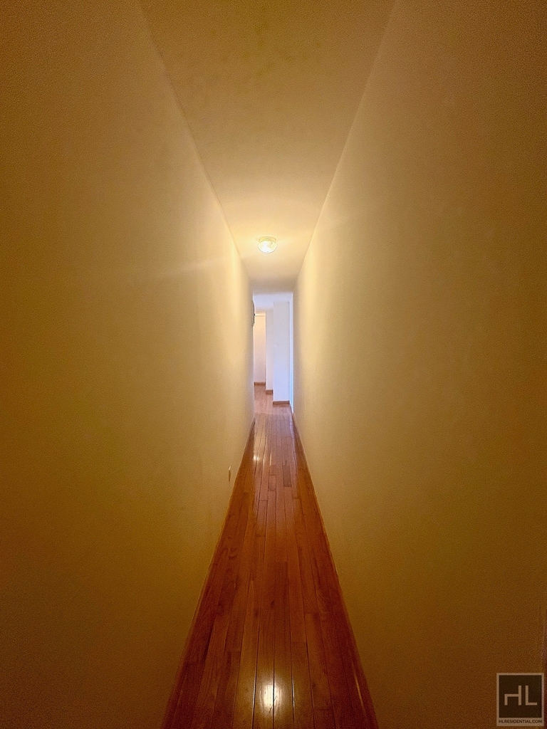 East 14 Street - Photo 6