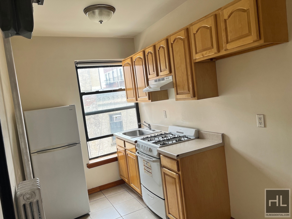 East 14 Street - Photo 3