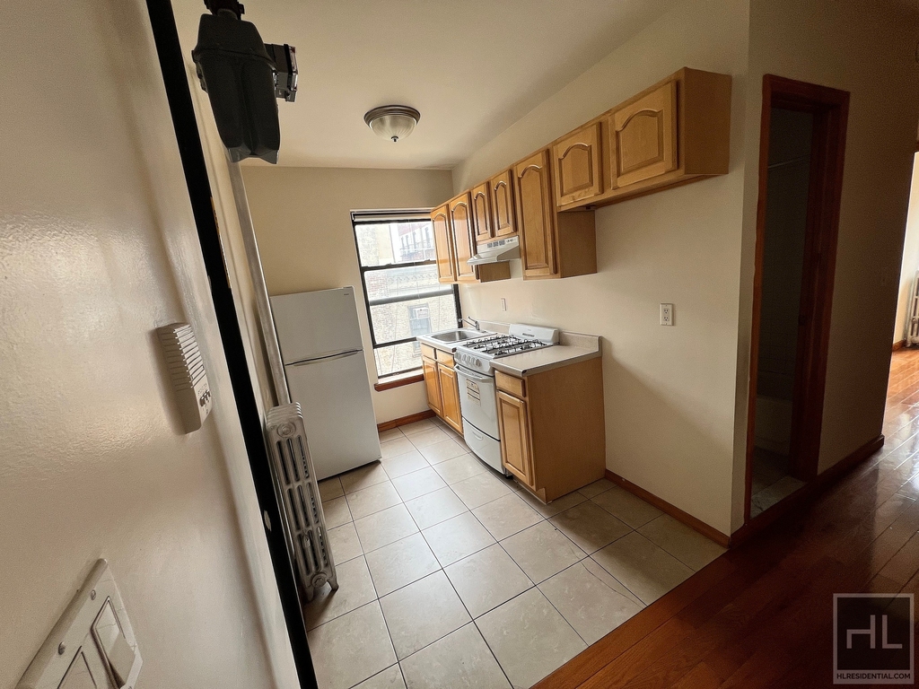 East 14 Street - Photo 7