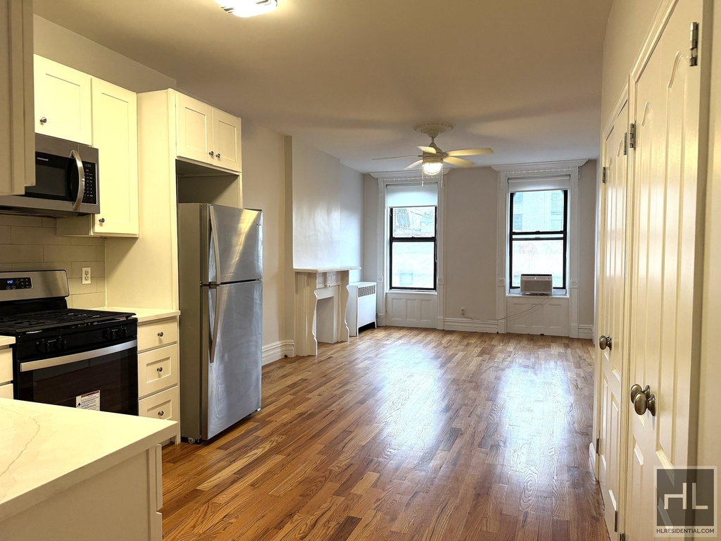 7 Avenue - Photo 1
