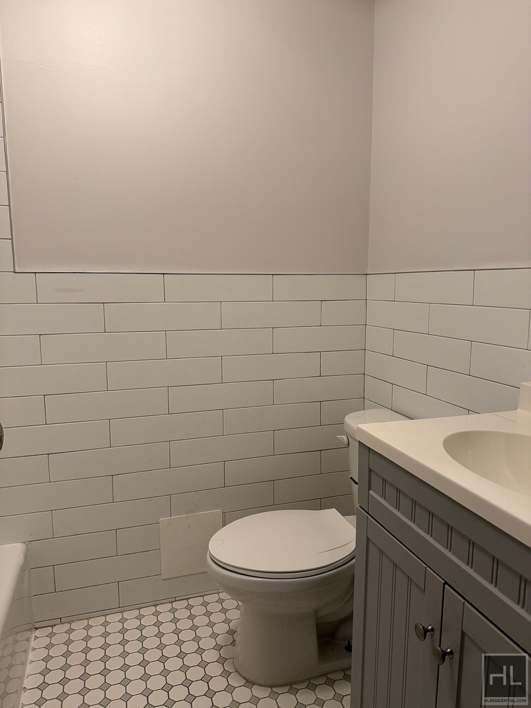 7 Avenue - Photo 10