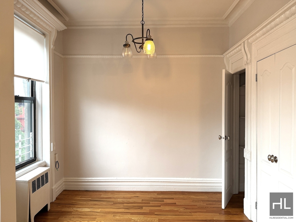 7 Avenue - Photo 4