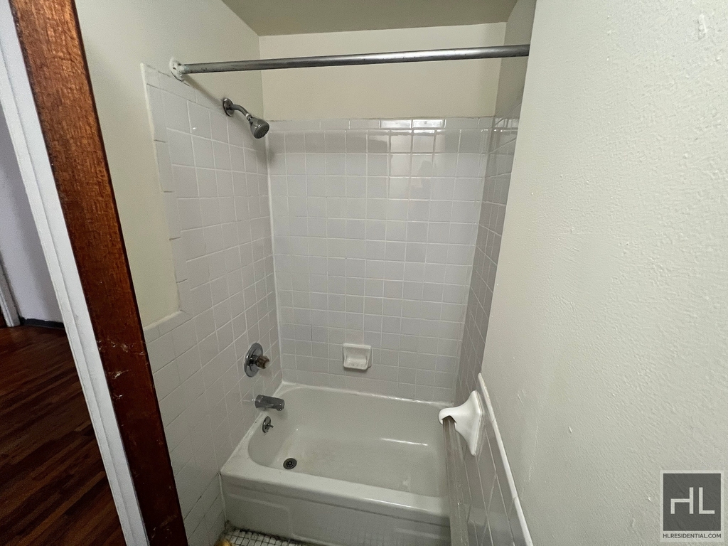 East 14 Street - Photo 6