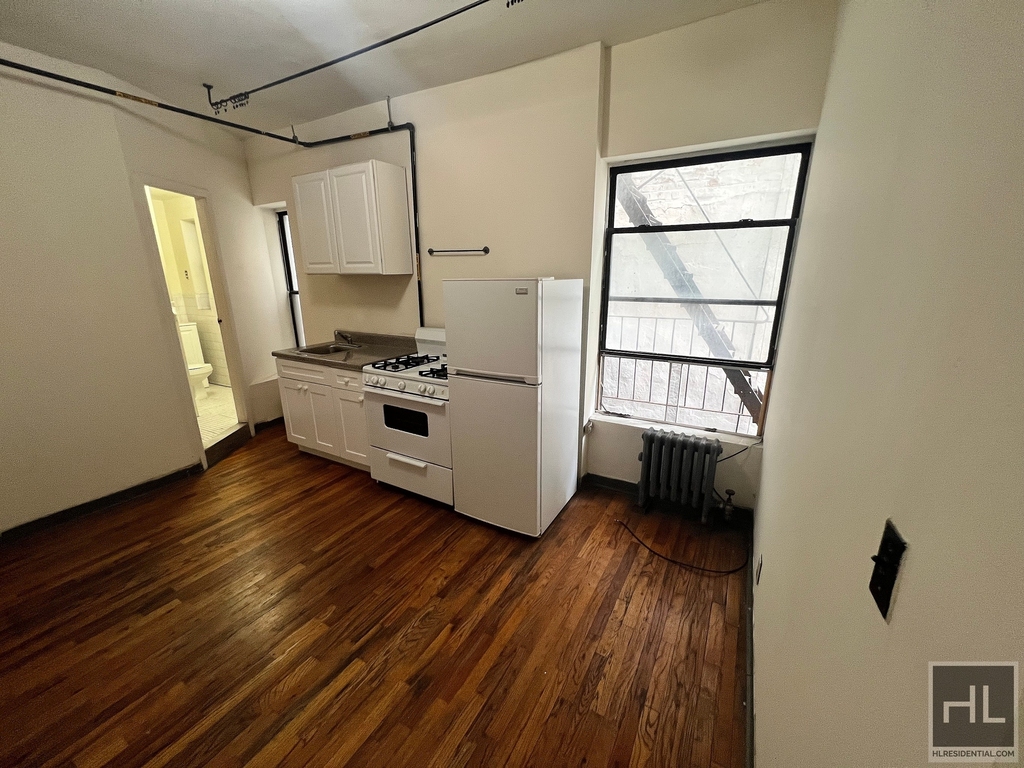 East 14 Street - Photo 1