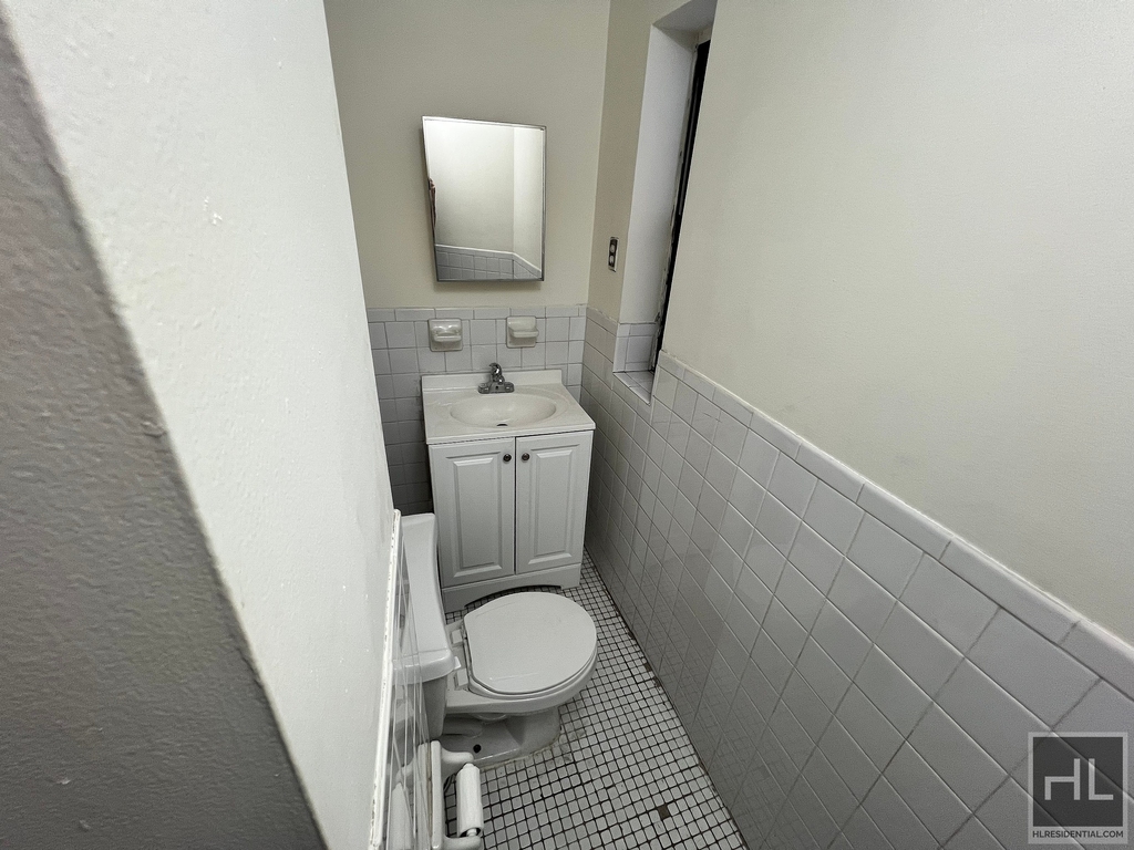 East 14 Street - Photo 5