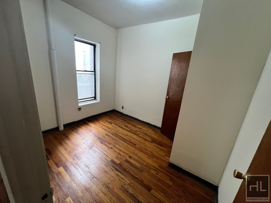 East 14 Street - Photo 8