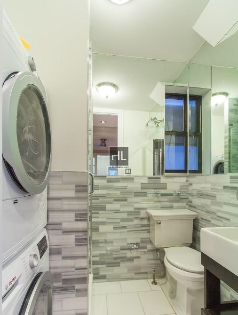 East 83rd Street - Photo 4