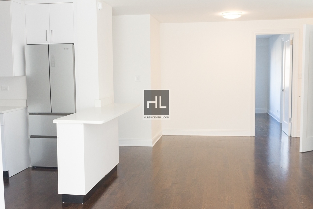 E 16 St - Photo 0