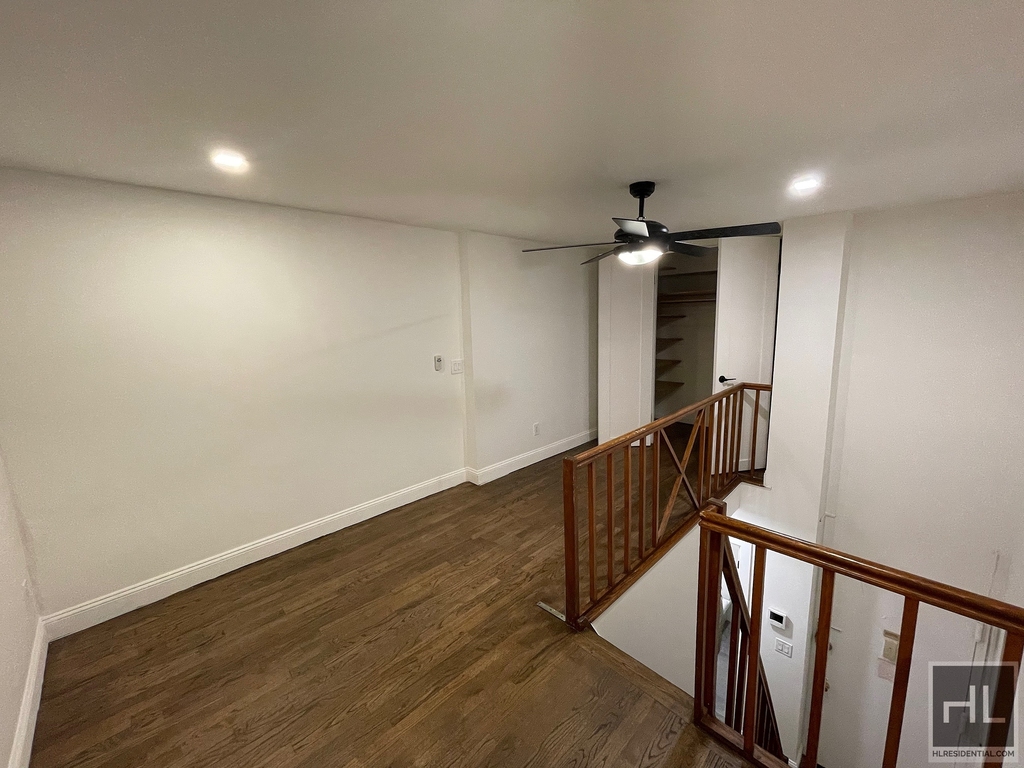 East 80 Street - Photo 4