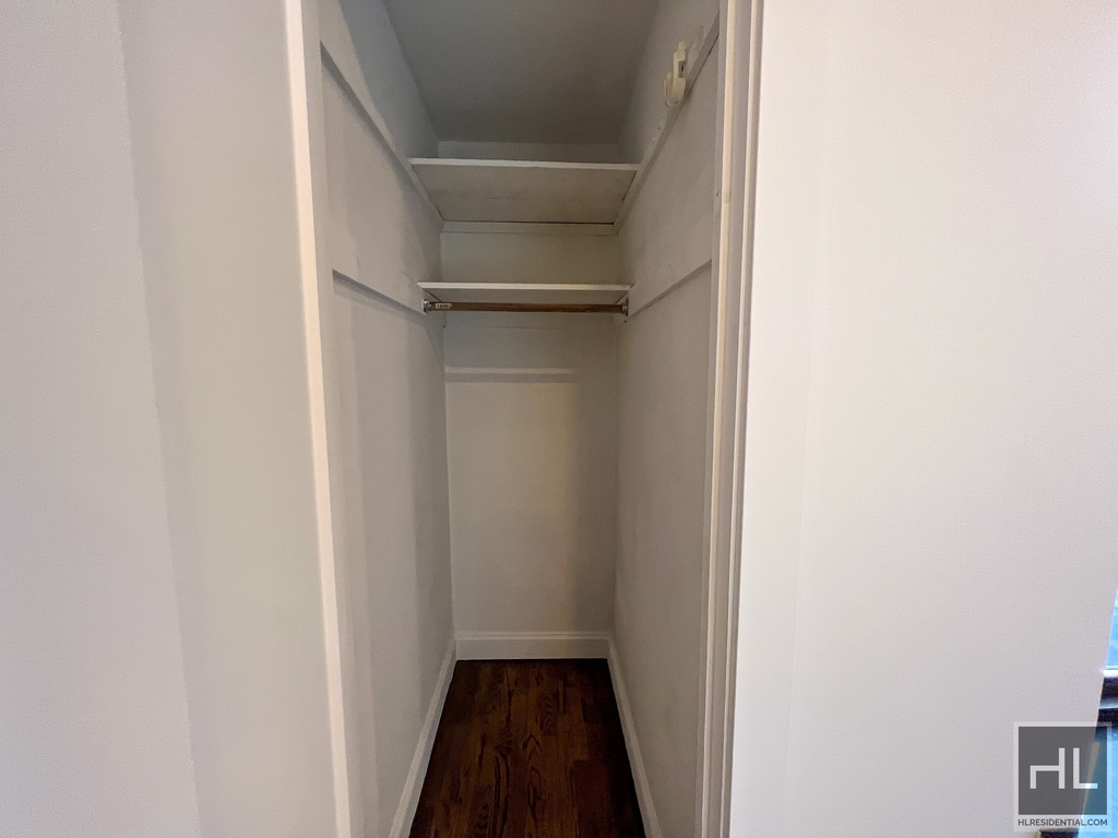 East 80 Street - Photo 9