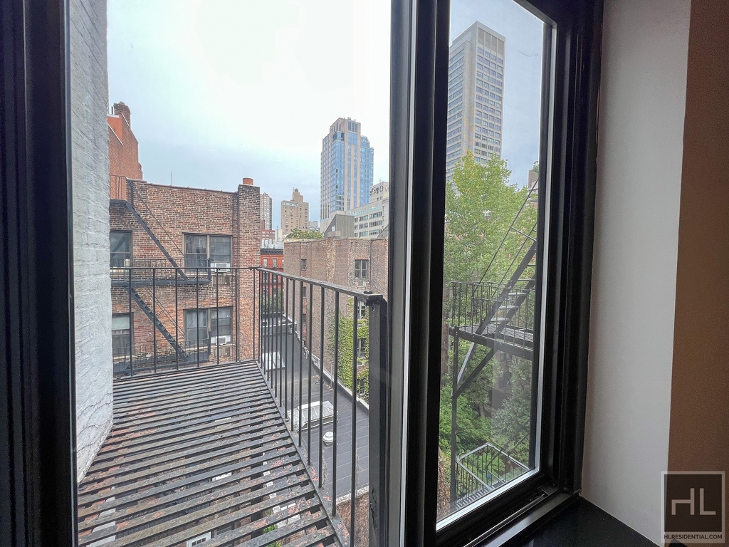 East 80 Street - Photo 5