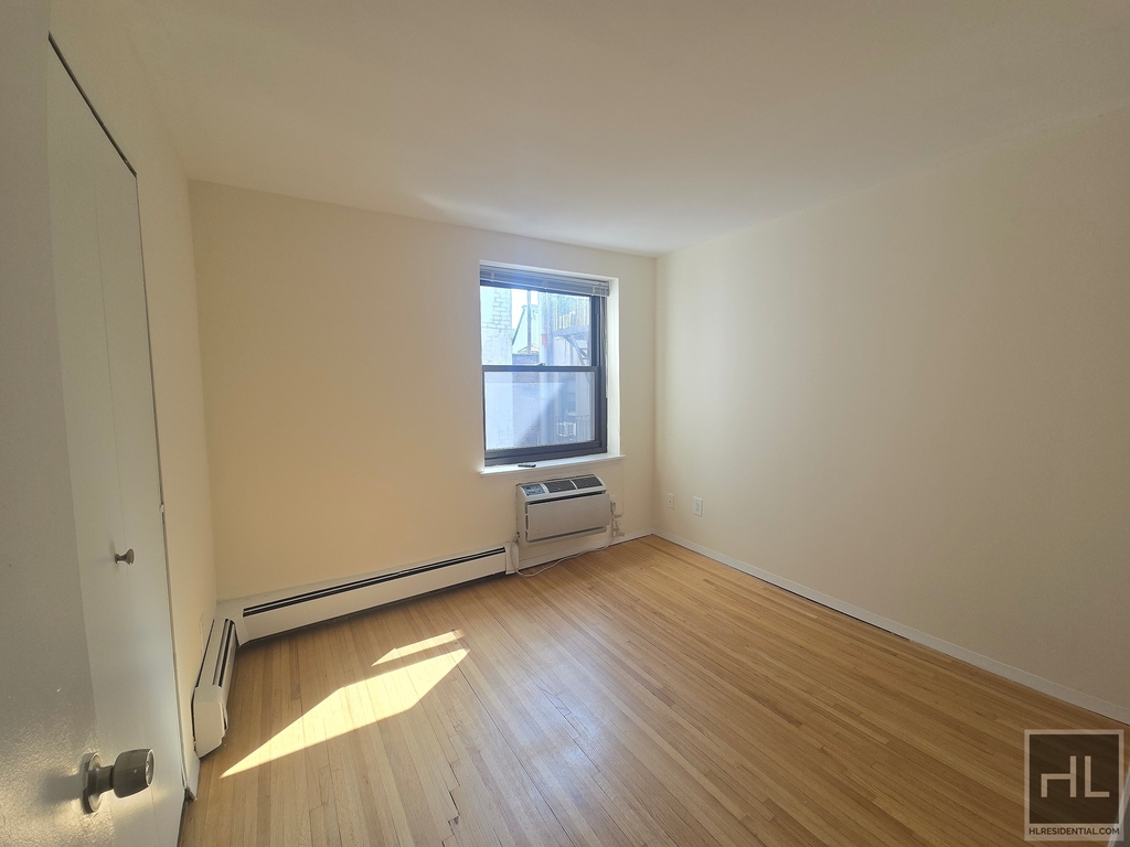 West 52nd Street - Photo 2