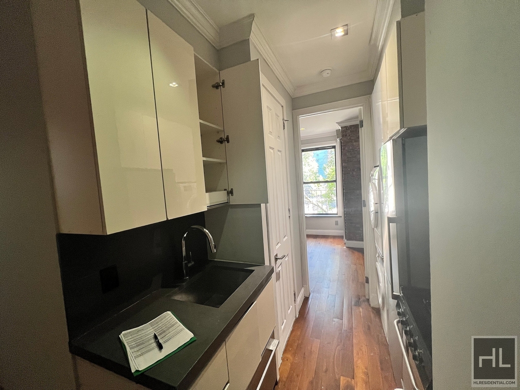 East 116 Street - Photo 4