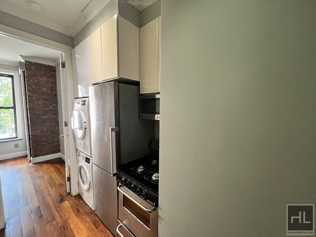 East 116 Street - Photo 3