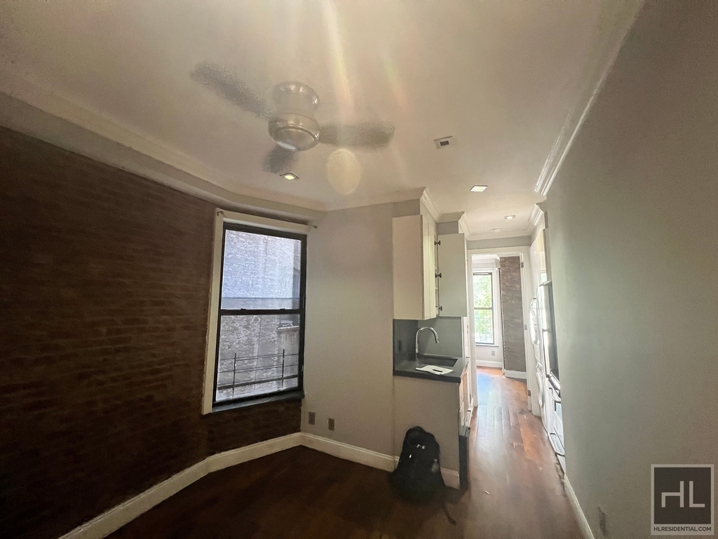 East 116 Street - Photo 0
