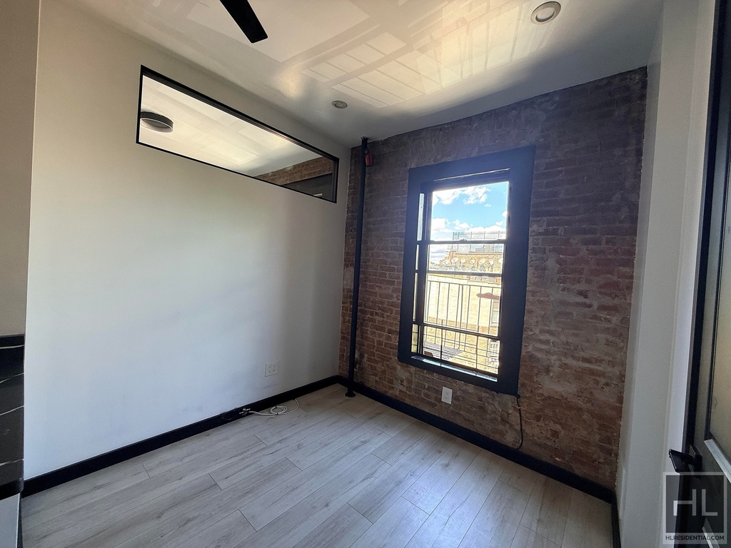2nd Avenue - Photo 2