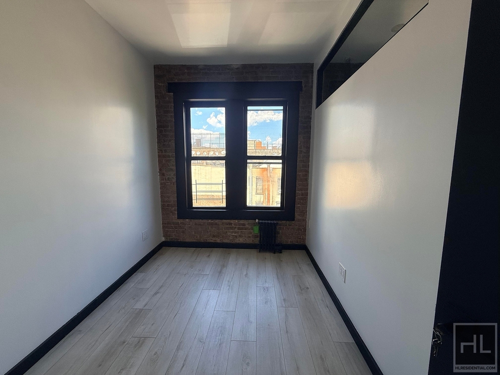 2nd Avenue - Photo 3