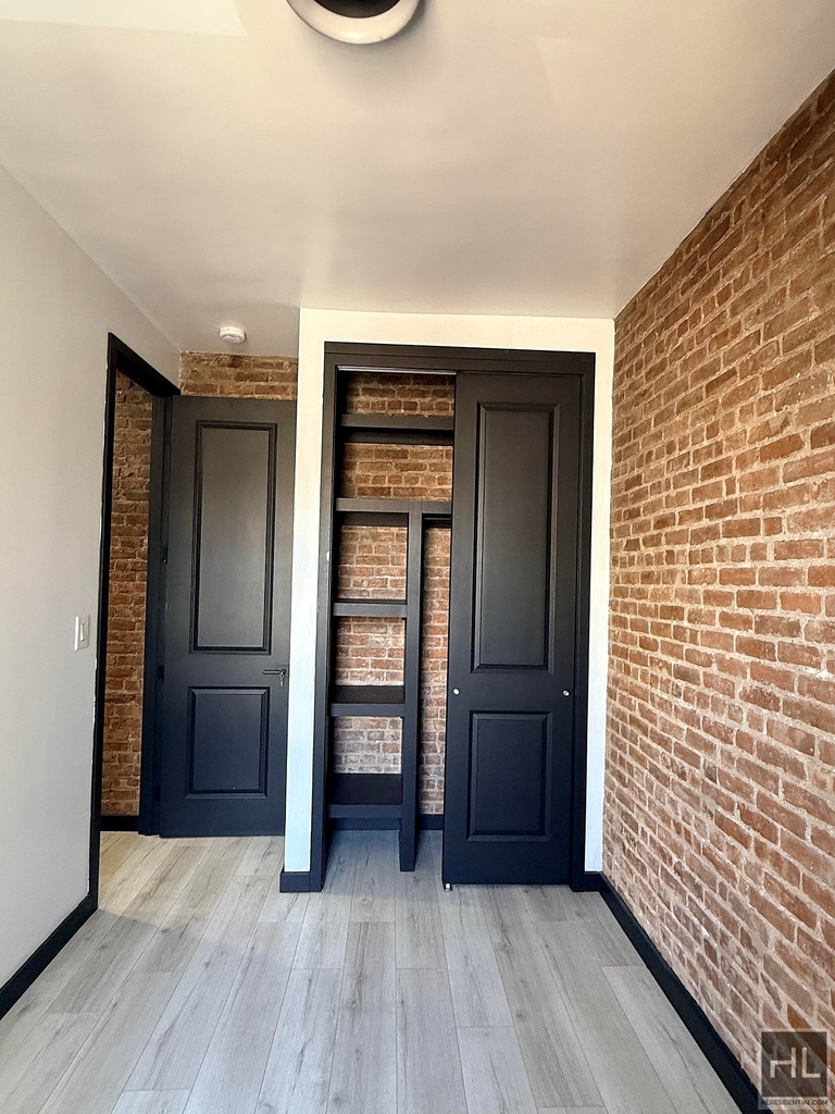 2nd Avenue - Photo 5