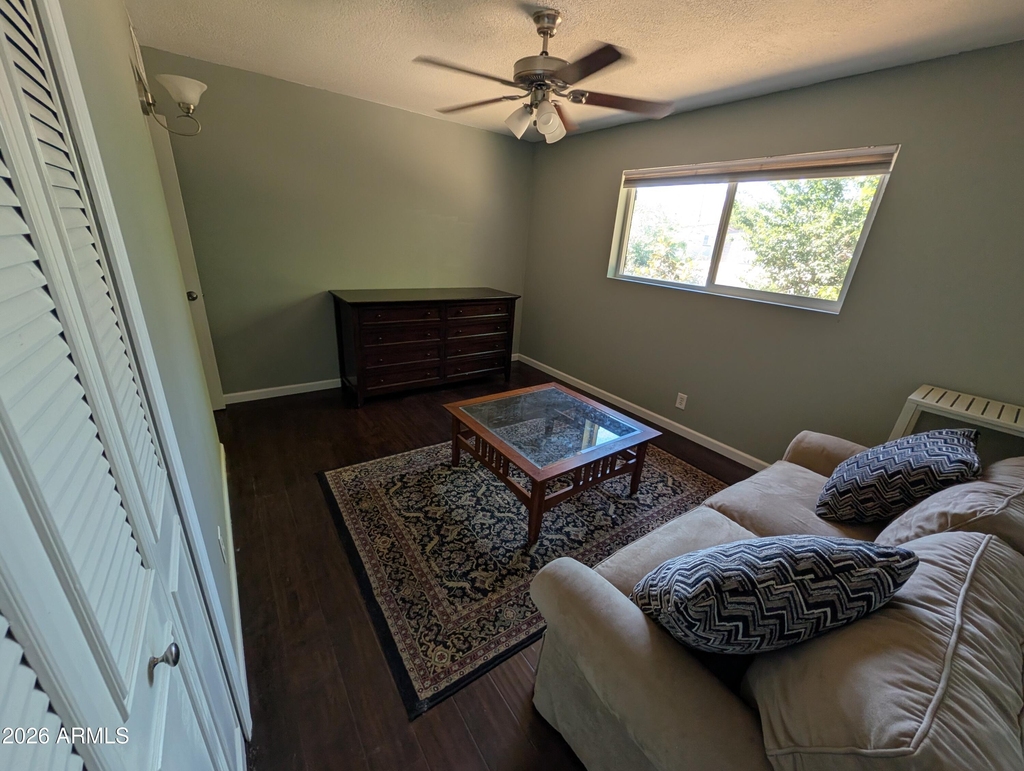 1039 E Larkspur Lane - Photo 9