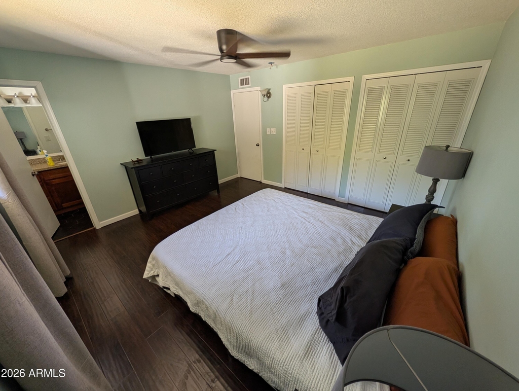 1039 E Larkspur Lane - Photo 5