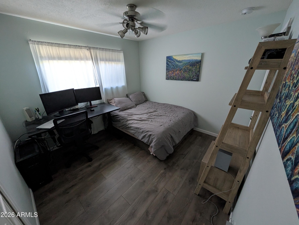 1039 E Larkspur Lane - Photo 11