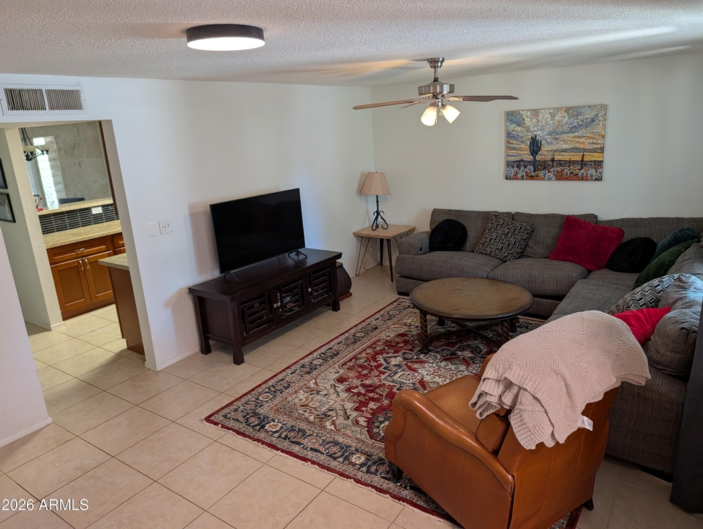 1039 E Larkspur Lane - Photo 3