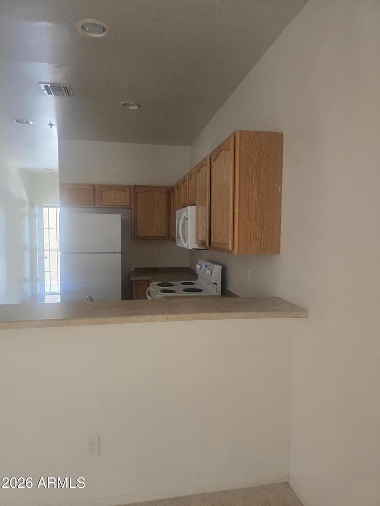 206 E Lawrence Boulevard - Photo 2