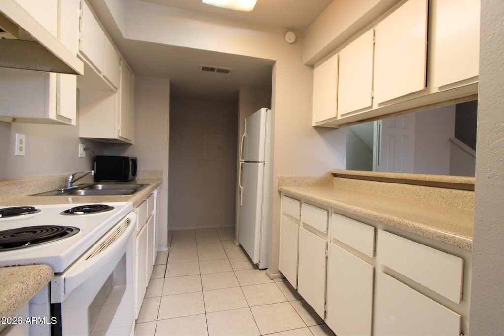 410 E 9th Avenue - Photo 5
