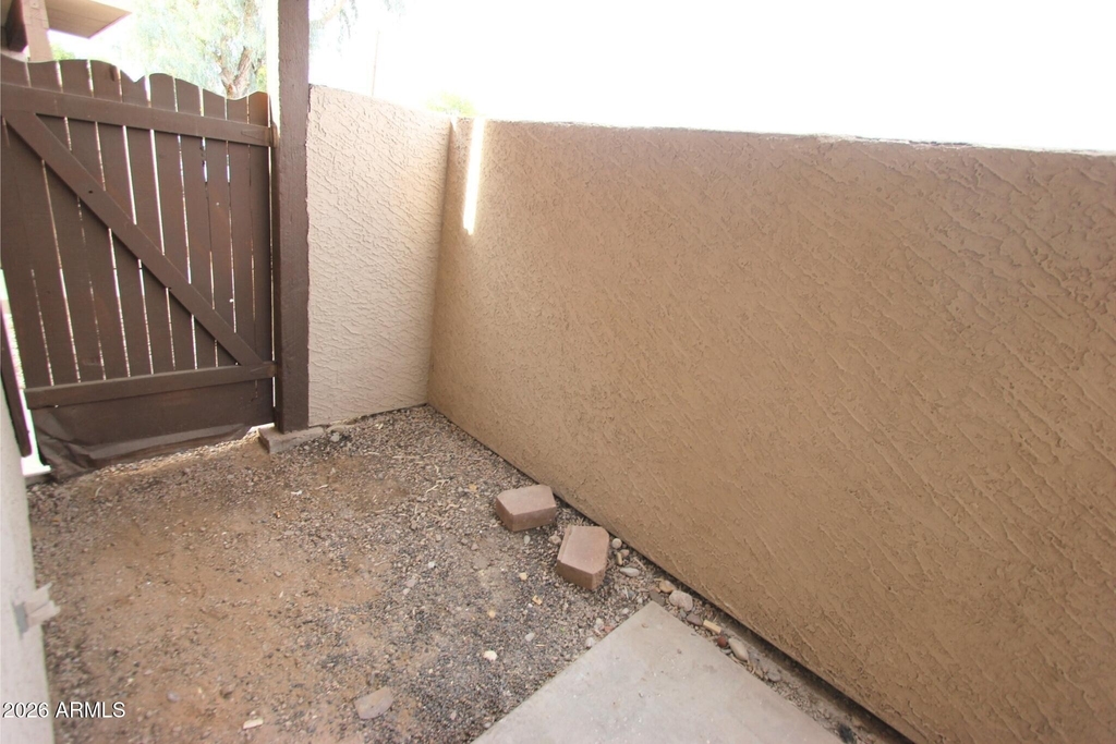 410 E 9th Avenue - Photo 4