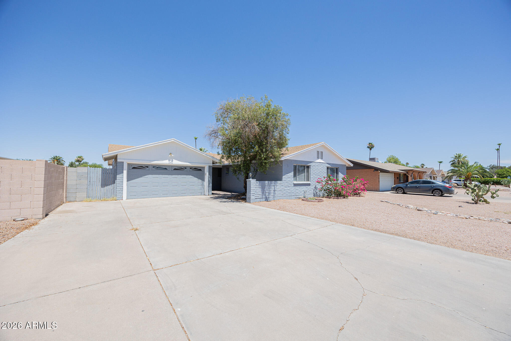 4704 S La Rosa Drive - Photo 0
