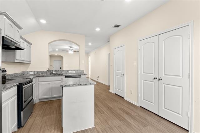 2836 Kilburn Avenue - Photo 10