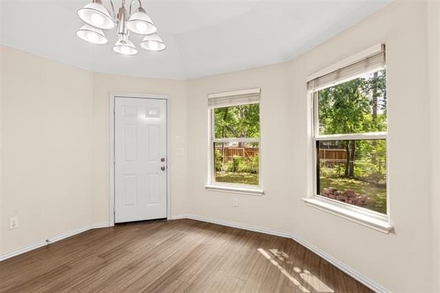 2836 Kilburn Avenue - Photo 8