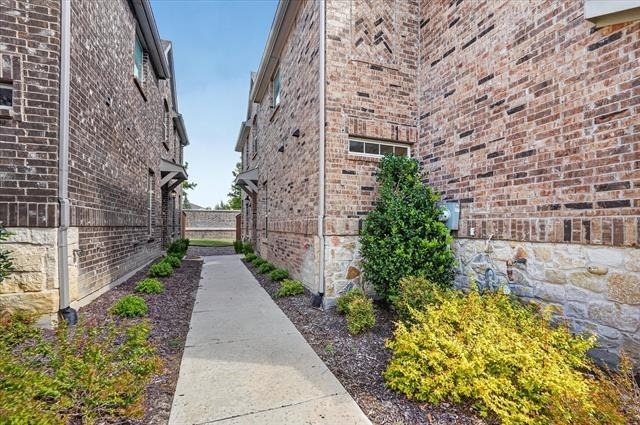 984 Emil Place - Photo 15