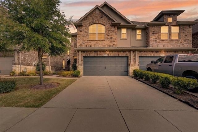 984 Emil Place - Photo 0