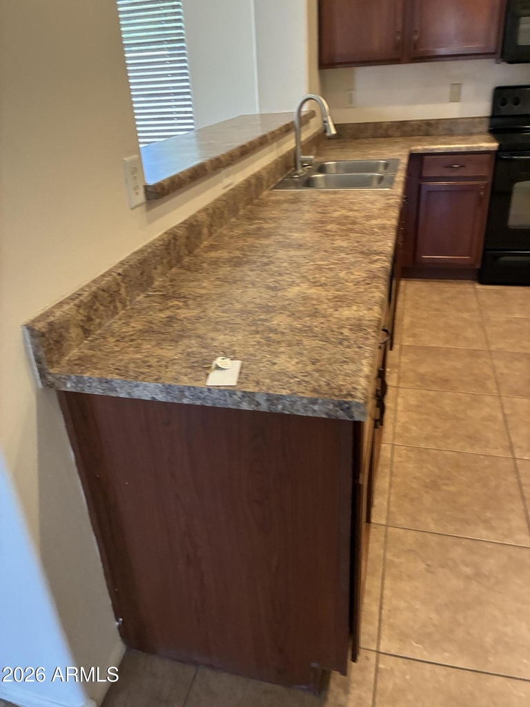 44215 W Caven Drive - Photo 3