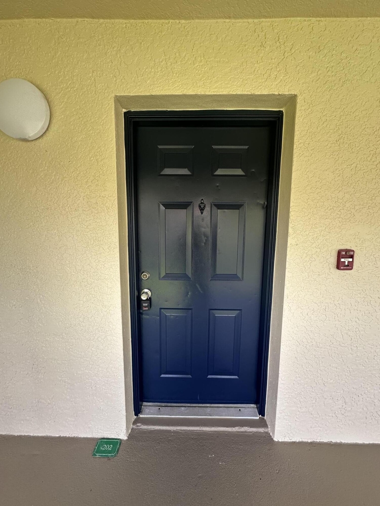 141 Sw Palm Drive - Photo 2