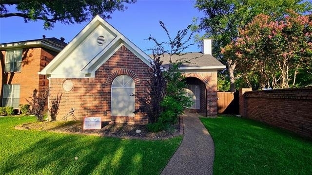 500 Lake Forest Drive - Photo 3