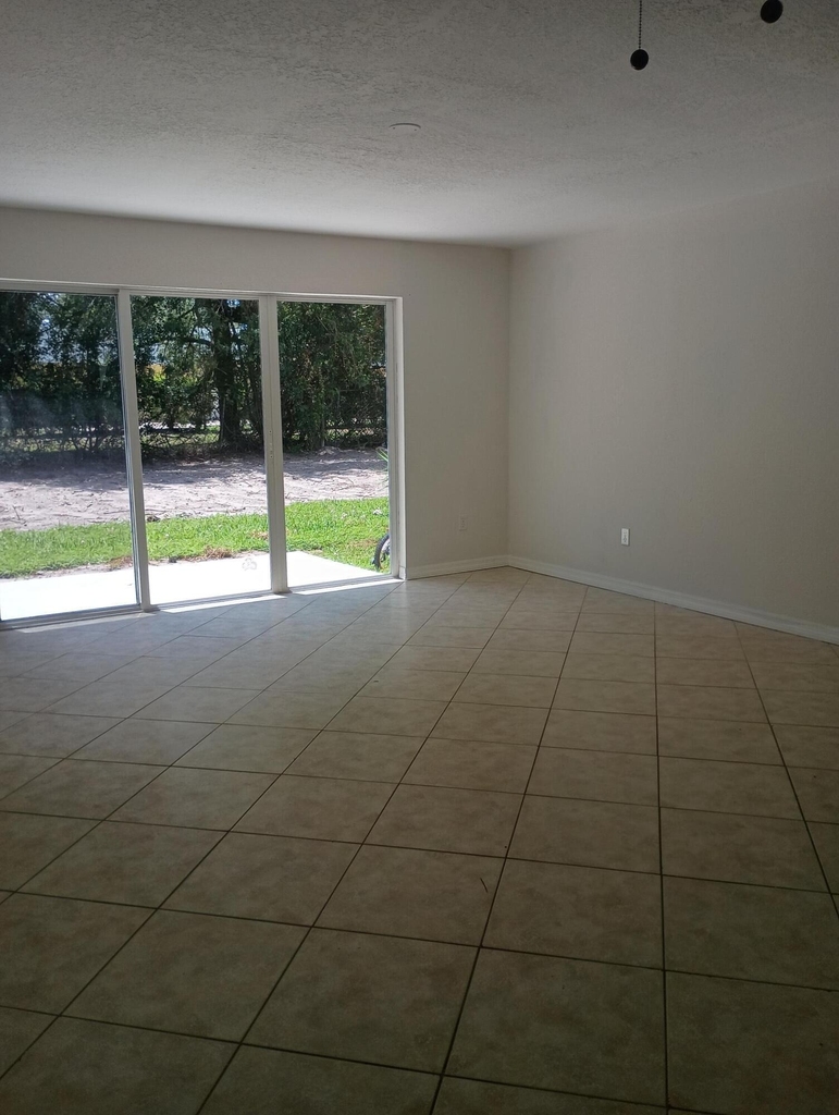 203 Southland Drive - Photo 2