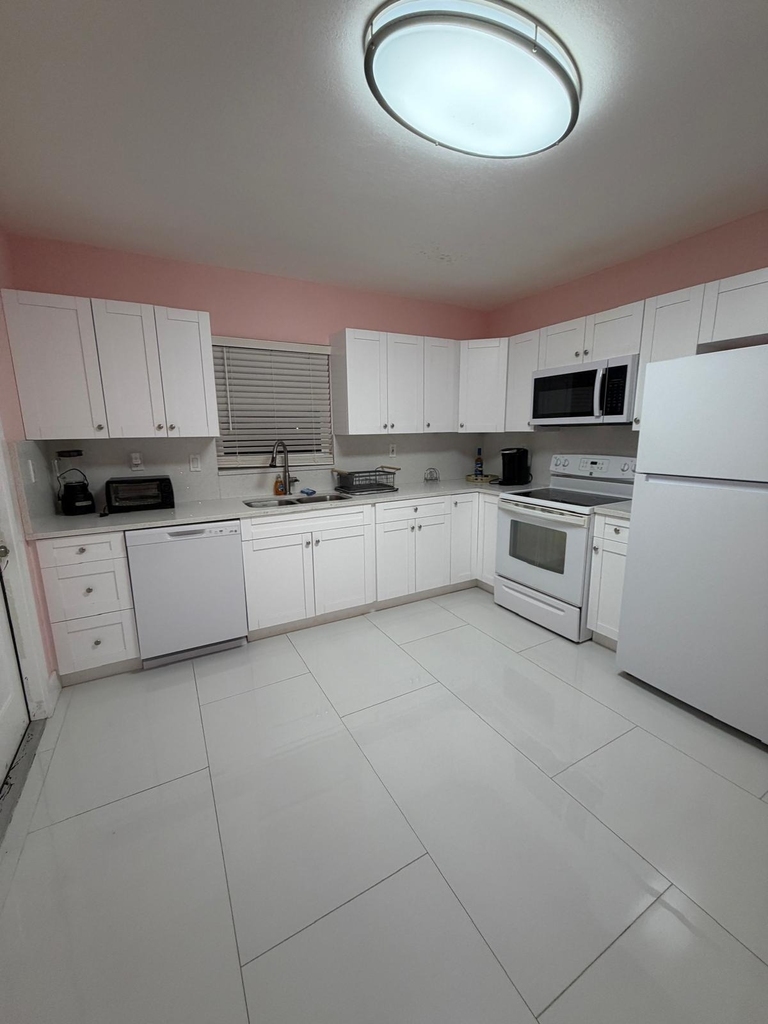 1700 Ne 146th Street - Photo 4