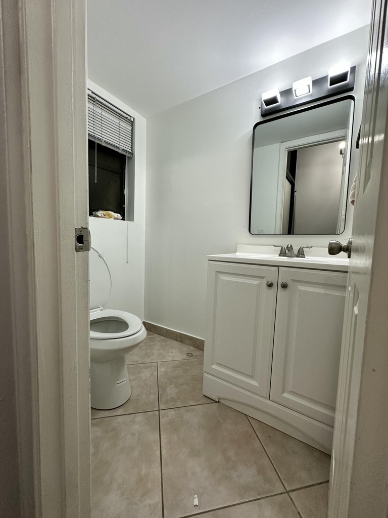 4823 Nw 9th Avenue - Photo 5